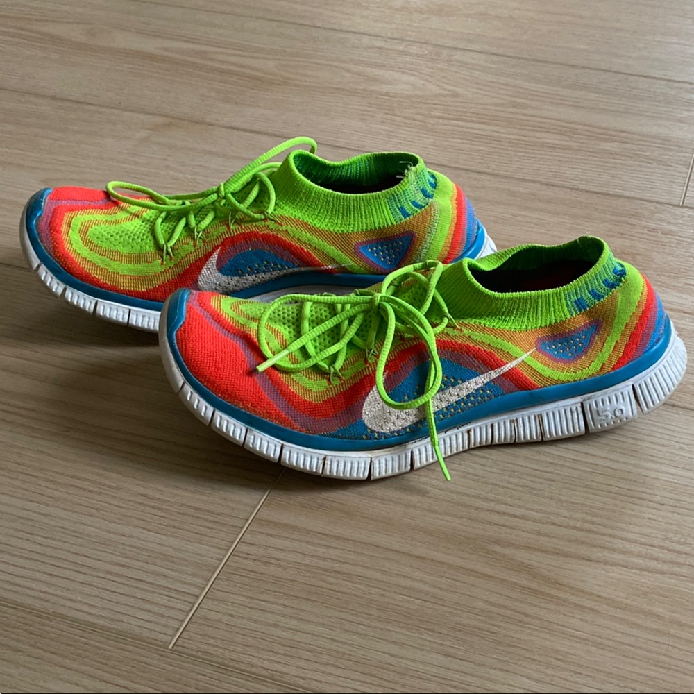 Nike Red and Green Athletic Shoes with Flex Grooves